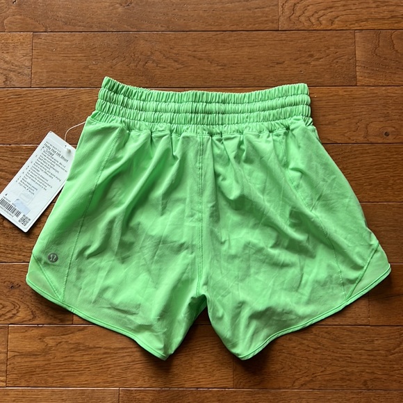 💚LULULEMON HIGH RISE HOTTY HOT SHORT 4”-SCREAM GREEN LIGHT-4/6/8/10/12💚 - Picture 7 of 16